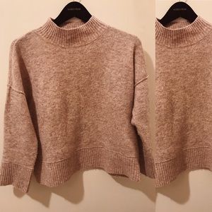 ⚘. Vince Camuto femme blush sweater.